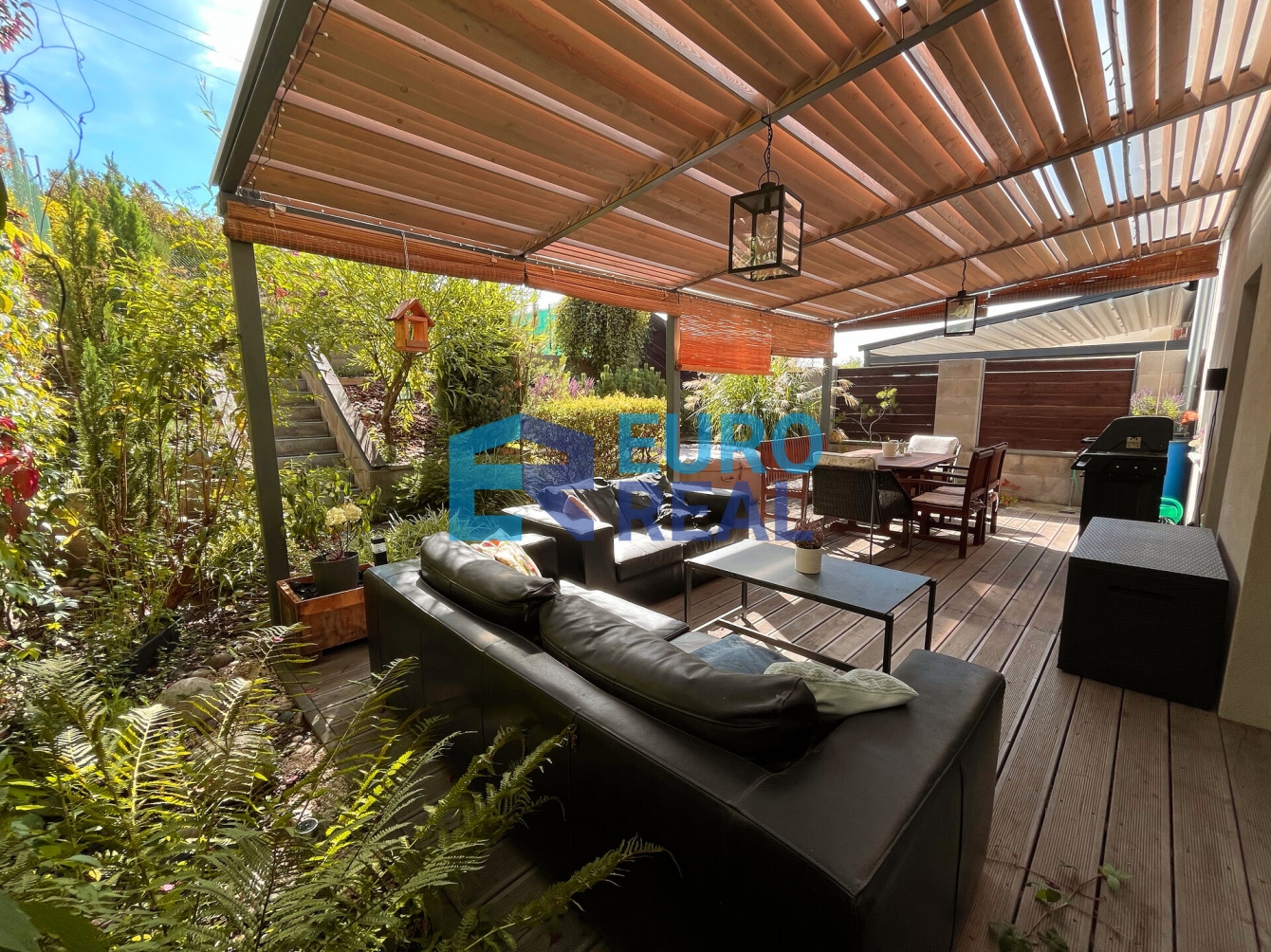 Řadový rodinný dům 5+1, 120 m² s krásnou zahradou, pozemek 300 m²