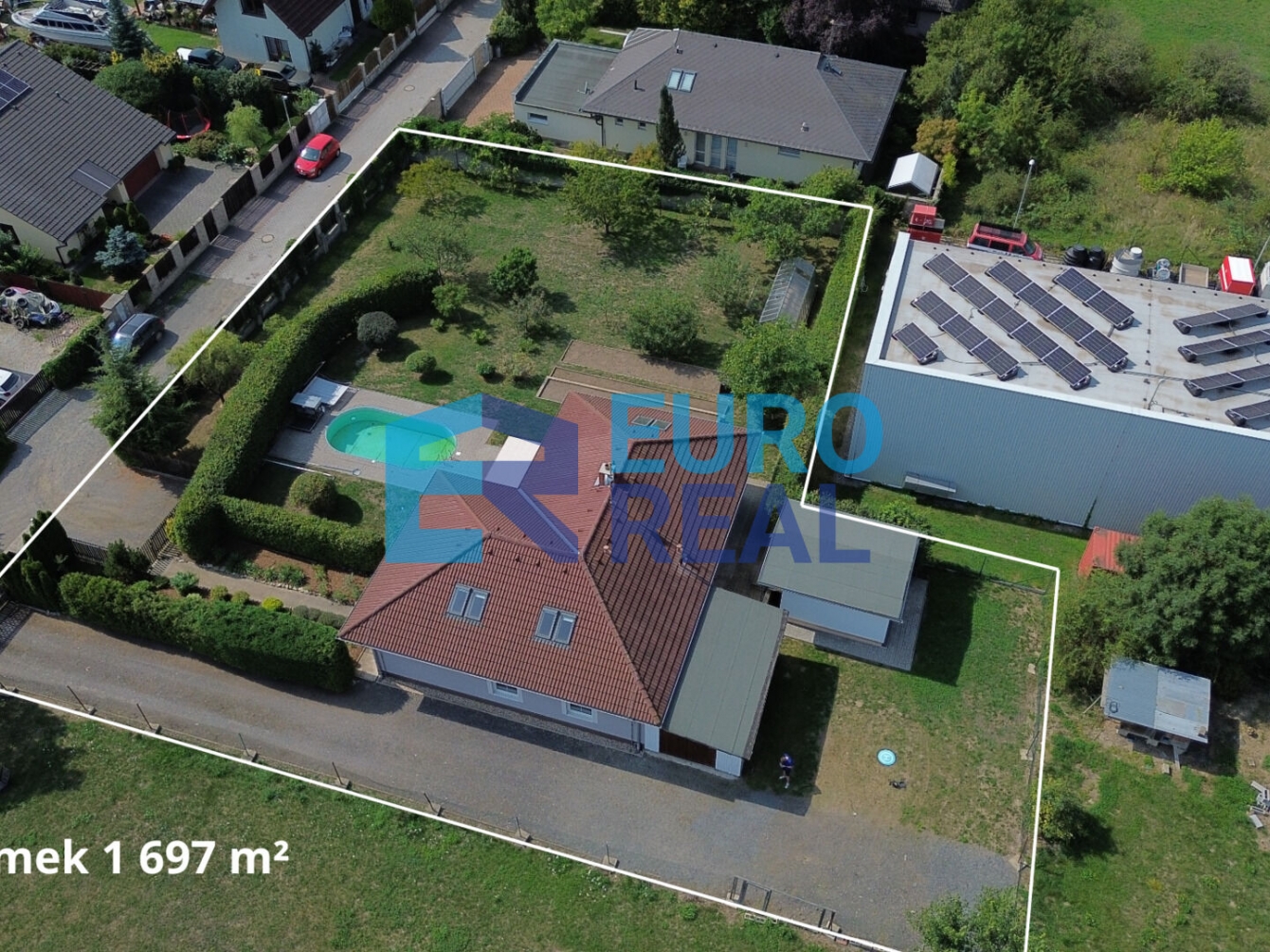 Rodinný dům 6+kk 245 m², se zahradou a bazénem, pozemek 1697, m²