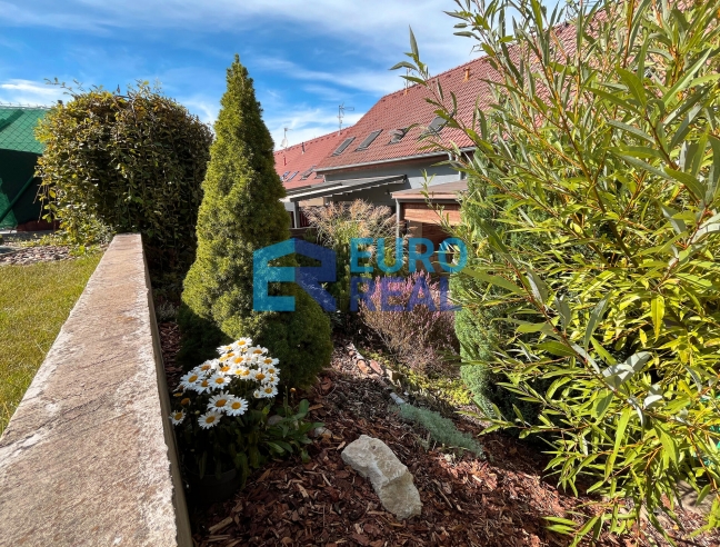 Řadový rodinný dům 5+1, 120 m² s krásnou zahradou, pozemek 300 m²