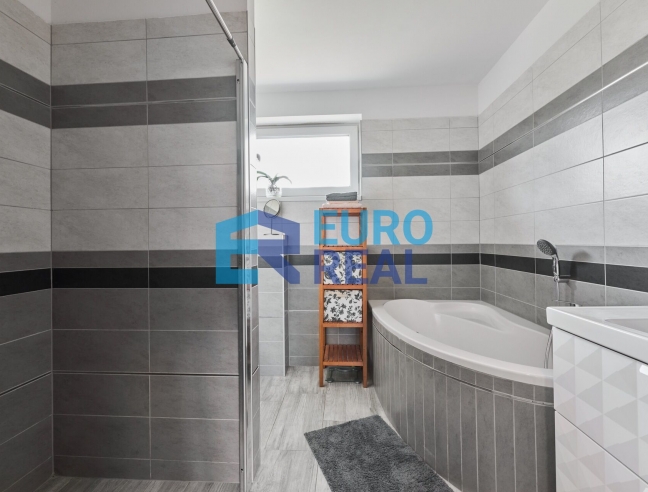 Rodinný dům 4+KK, 125 m² se založenou zahradou, pozemek 753 m²