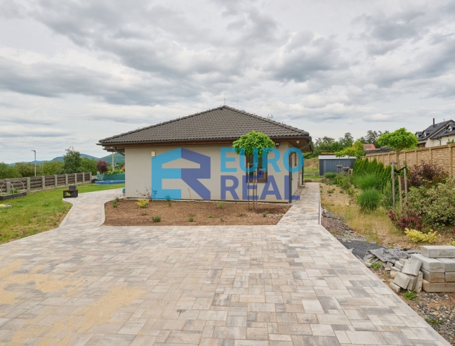 Rodinný dům 4+KK, 125 m² se založenou zahradou, pozemek 753 m²